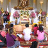 prayer temple golden buddha bangkok.jpg