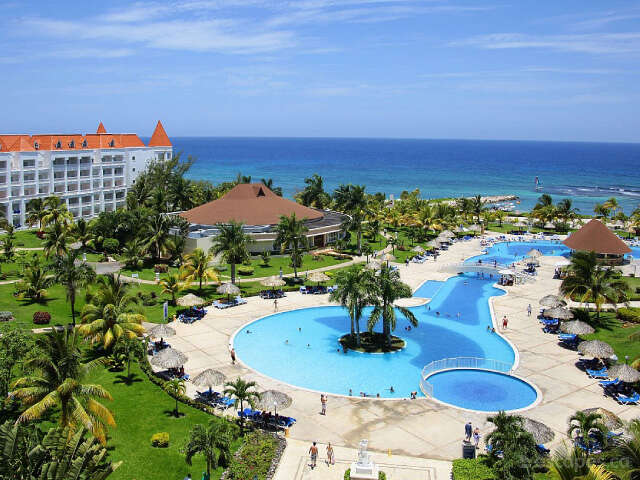 WestJet Vacations Save up to $300 at Grand Bahia Resorts